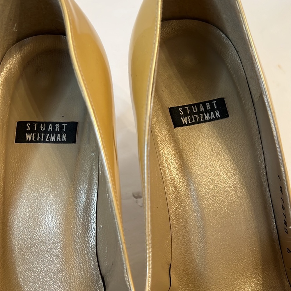 STUART WEITZMAN PATENT LEATHER LIGHT GOLD HEELS SZ 6 B - Picture 5 of 13